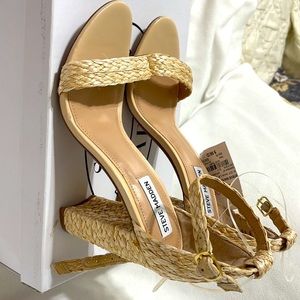 Beautiful Natural color Heeled Sandal